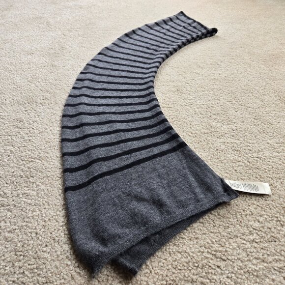 NWOT Burberry Knit Cashmere Striped Curved Scarf - Picture 9 of 10